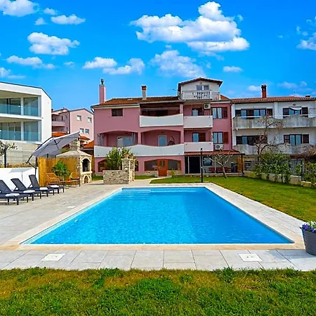 742 Pula