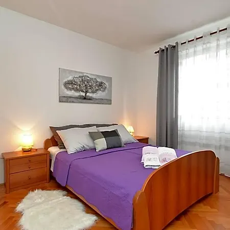 742 3* Pula