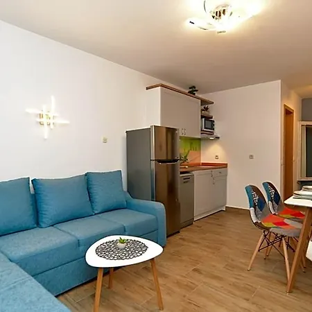 742 Pula